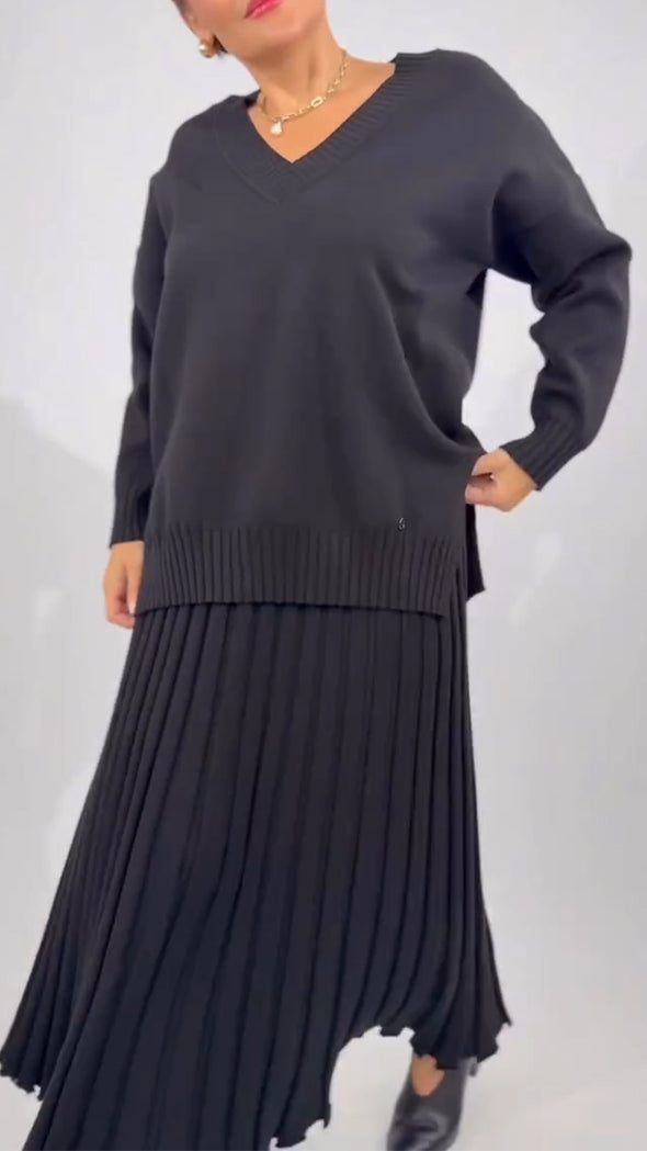 Women V-neck Sweatshirt + Pleated Skirt Solid Color Casual Suit
